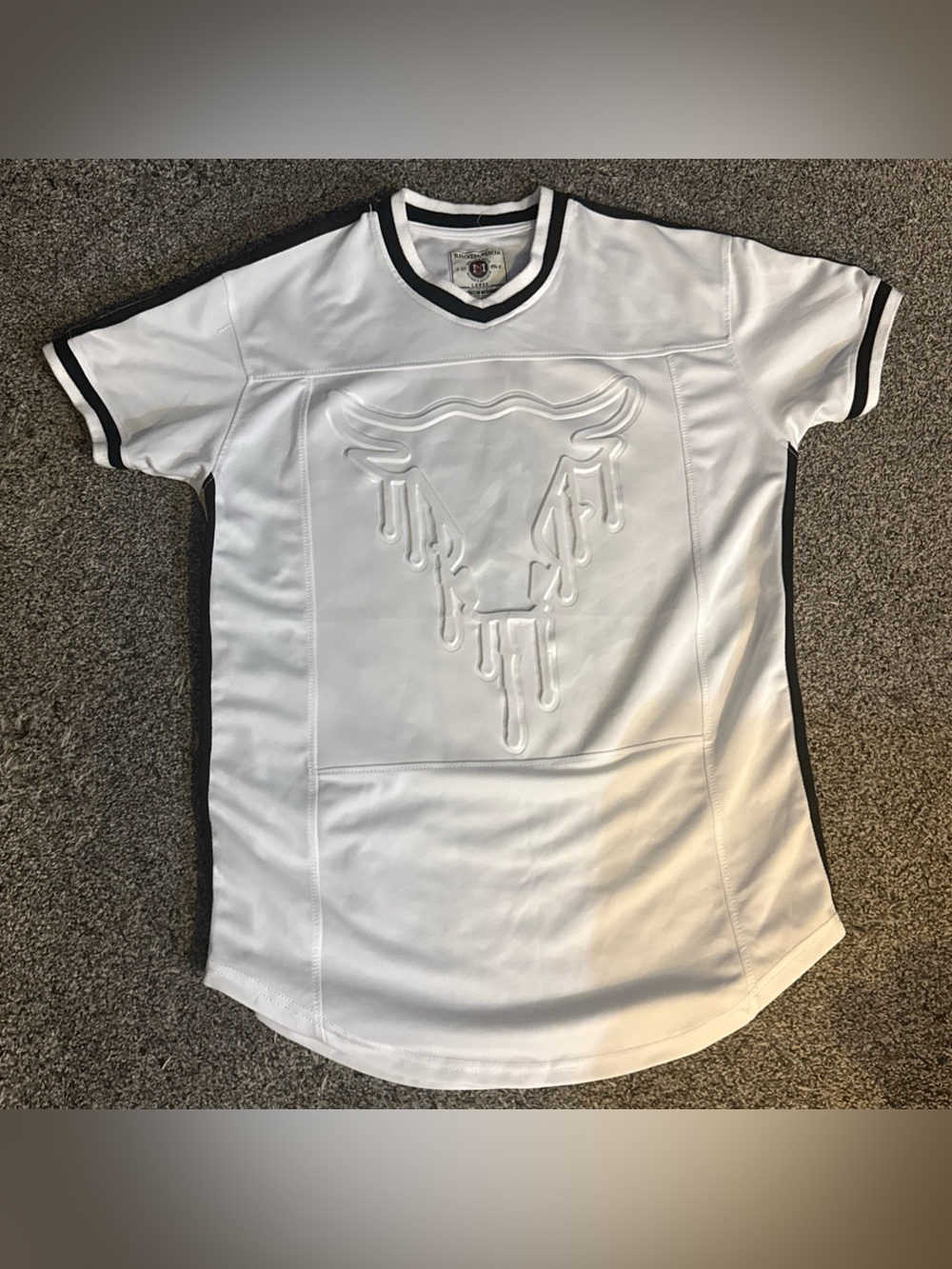 Bleeker & Mercer White Varsity Shirt (L) Large Raised Embossed Bull Front